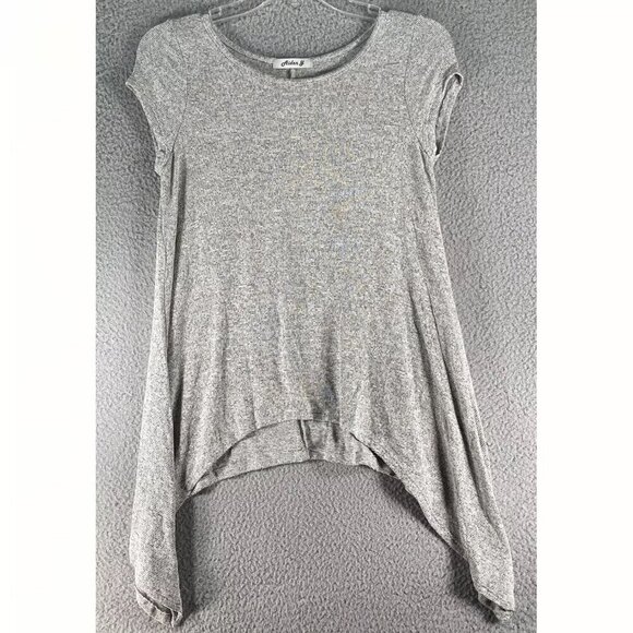 Aiden Y Gray Top Size Large Short Sleeve Tunic Sharkbite Hem Round Neck NWOT - Picture 3 of 6